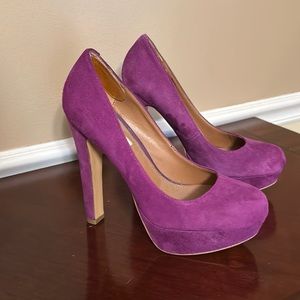Size 7.5 great condition Steve Madden suede purple platform heel.